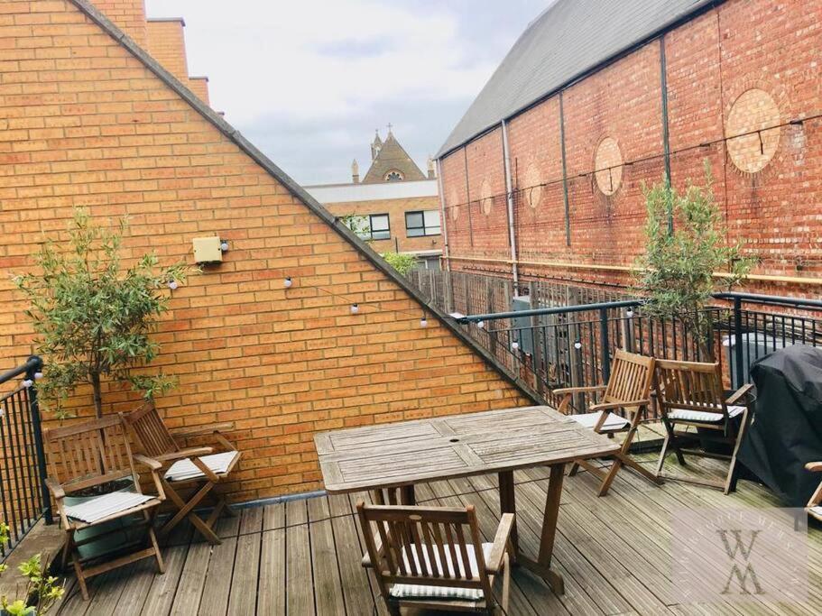 Spacious Mews Apartment, Clapham Лондон Екстериор снимка